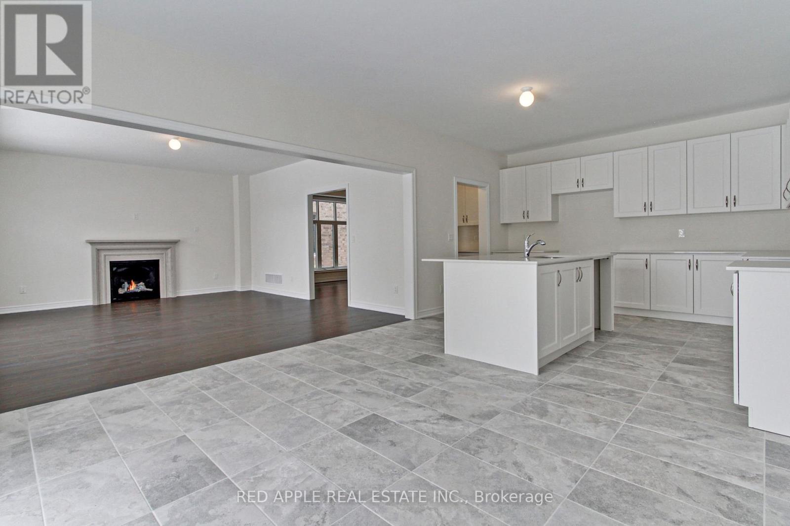 1519 Davis Loop Circle, Innisfil, Ontario  L0L 1W0 - Photo 17 - N12127718