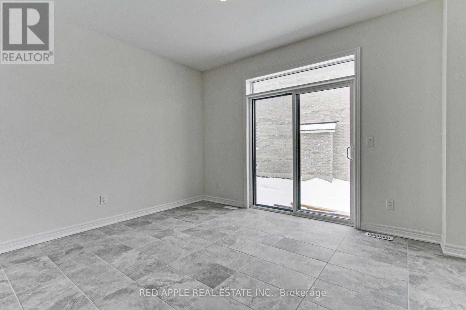 1519 Davis Loop Circle, Innisfil, Ontario  L0L 1W0 - Photo 18 - N12127718