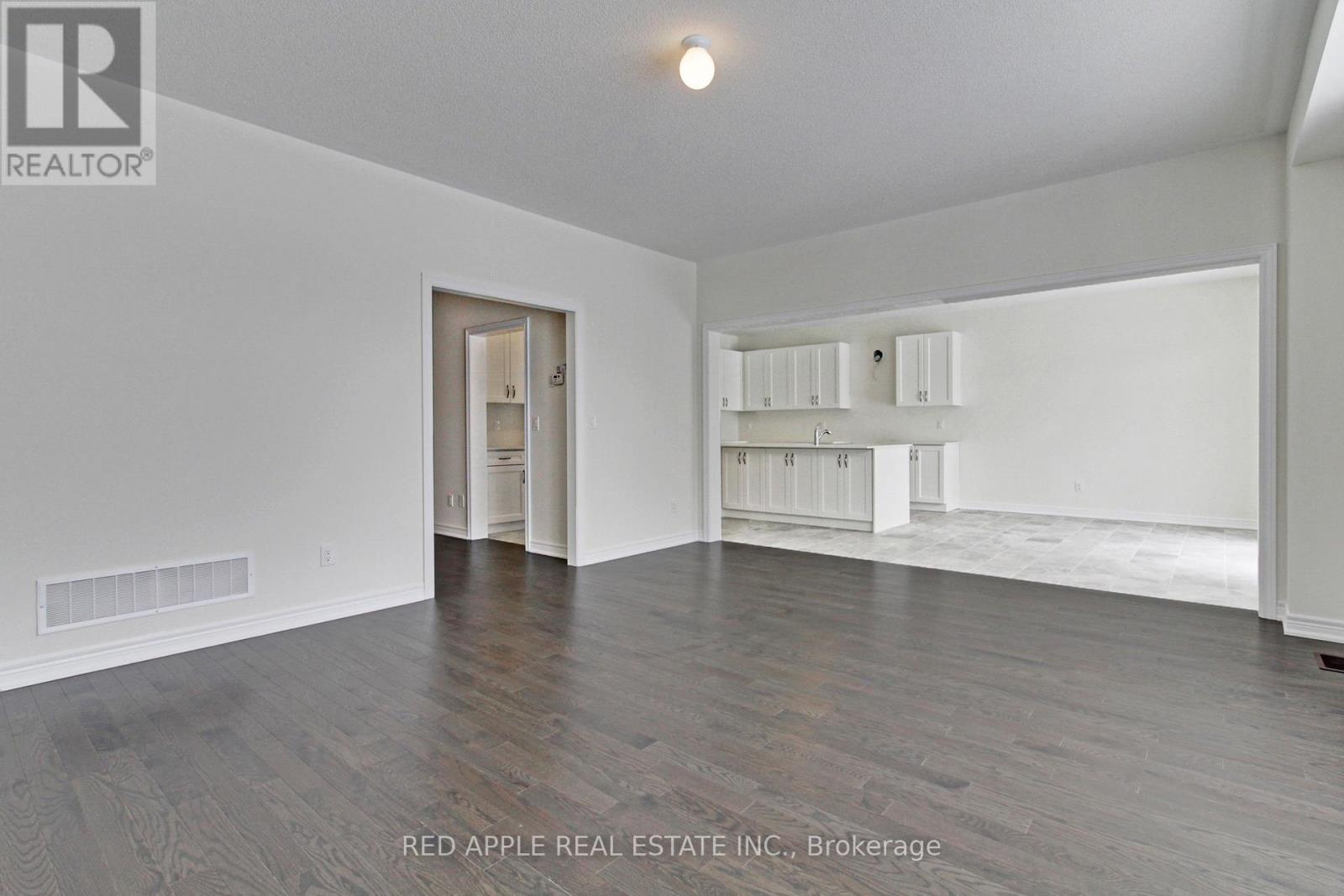 1519 Davis Loop Circle, Innisfil, Ontario  L0L 1W0 - Photo 20 - N12127718