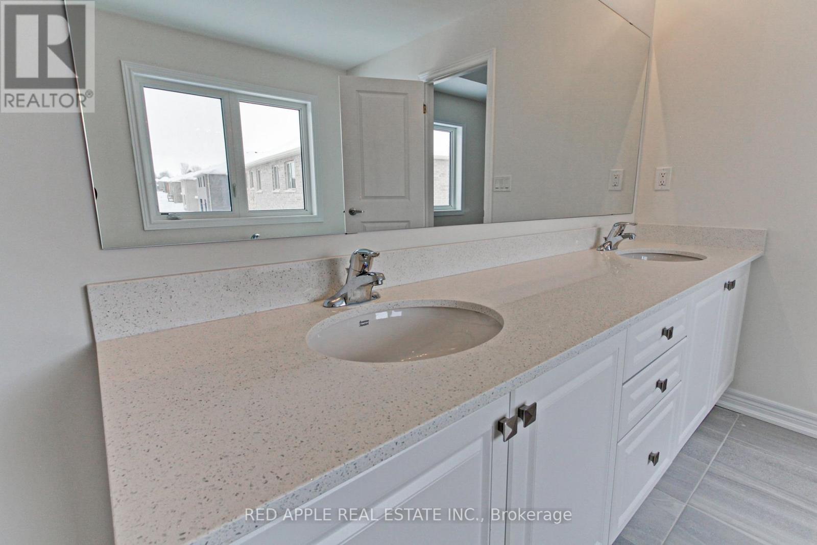 1519 Davis Loop Circle, Innisfil, Ontario  L0L 1W0 - Photo 30 - N12127718