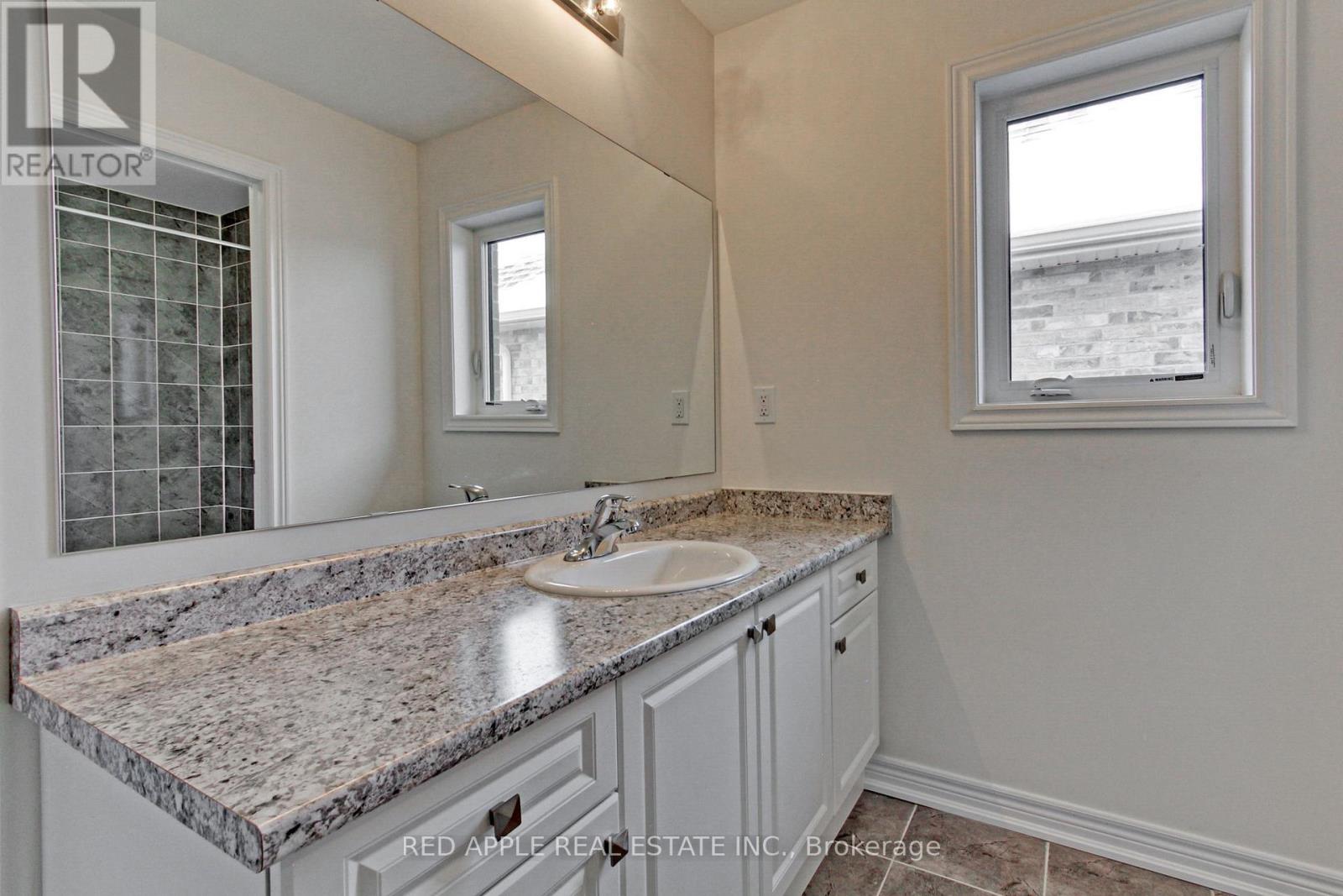 1519 Davis Loop Circle, Innisfil, Ontario  L0L 1W0 - Photo 39 - N12127718