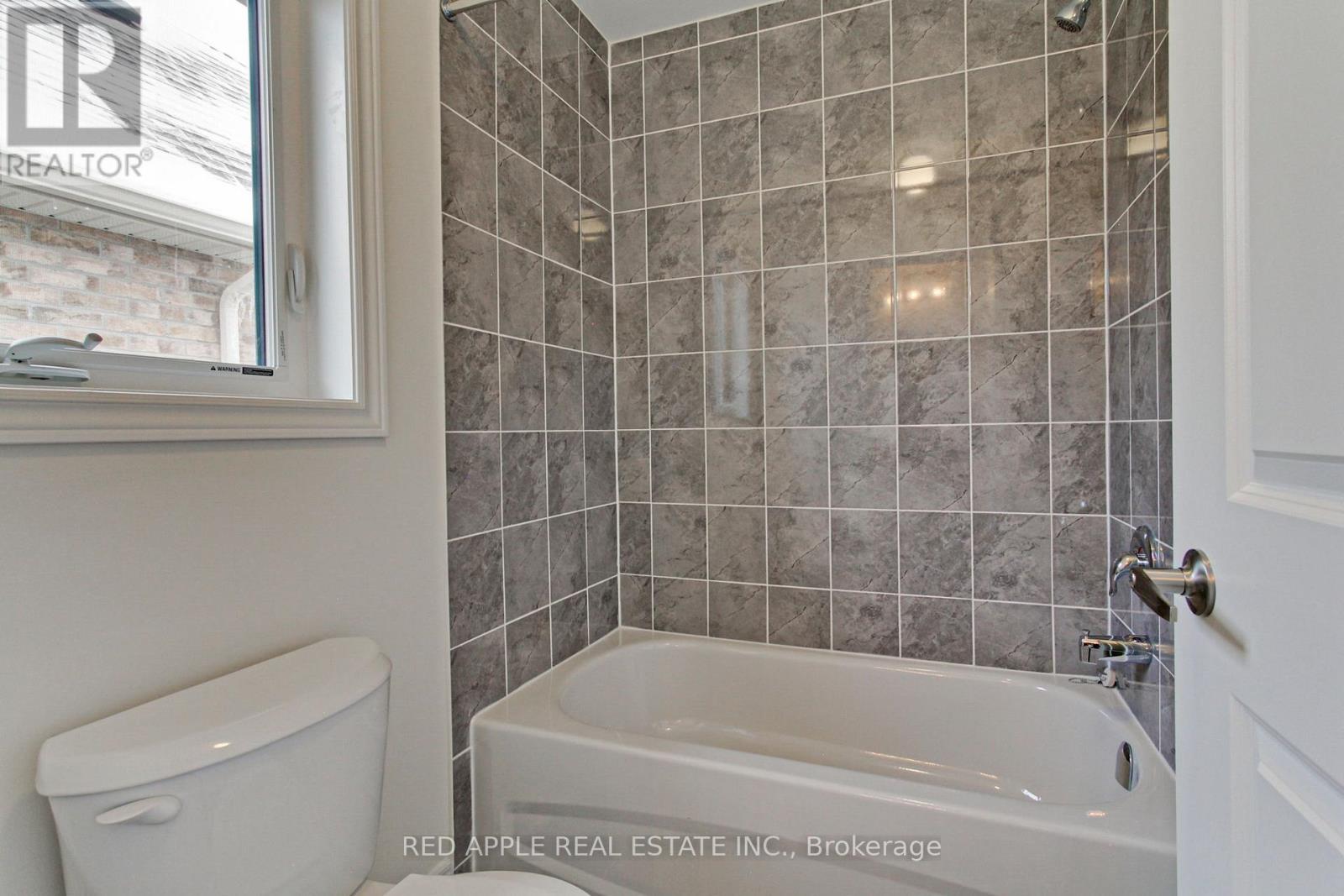 1519 Davis Loop Circle, Innisfil, Ontario  L0L 1W0 - Photo 40 - N12127718