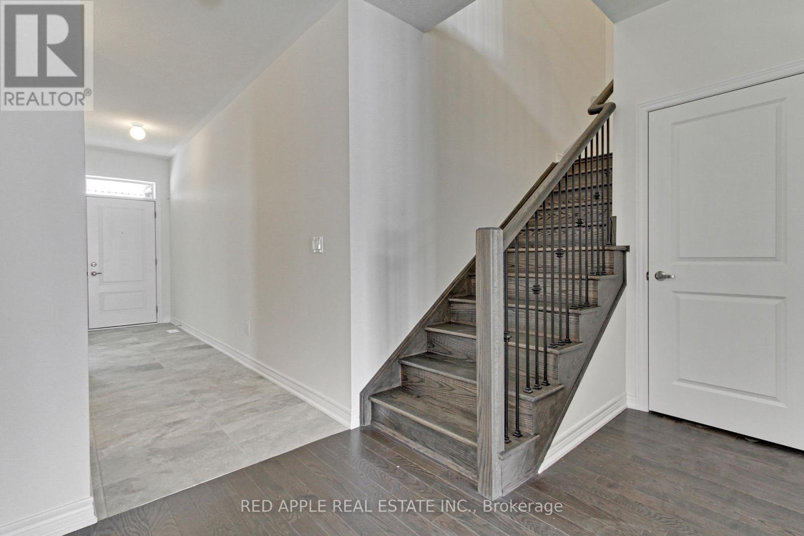 1519 Davis Loop Circle, Innisfil, Ontario  L0L 1W0 - Photo 6 - N12127718
