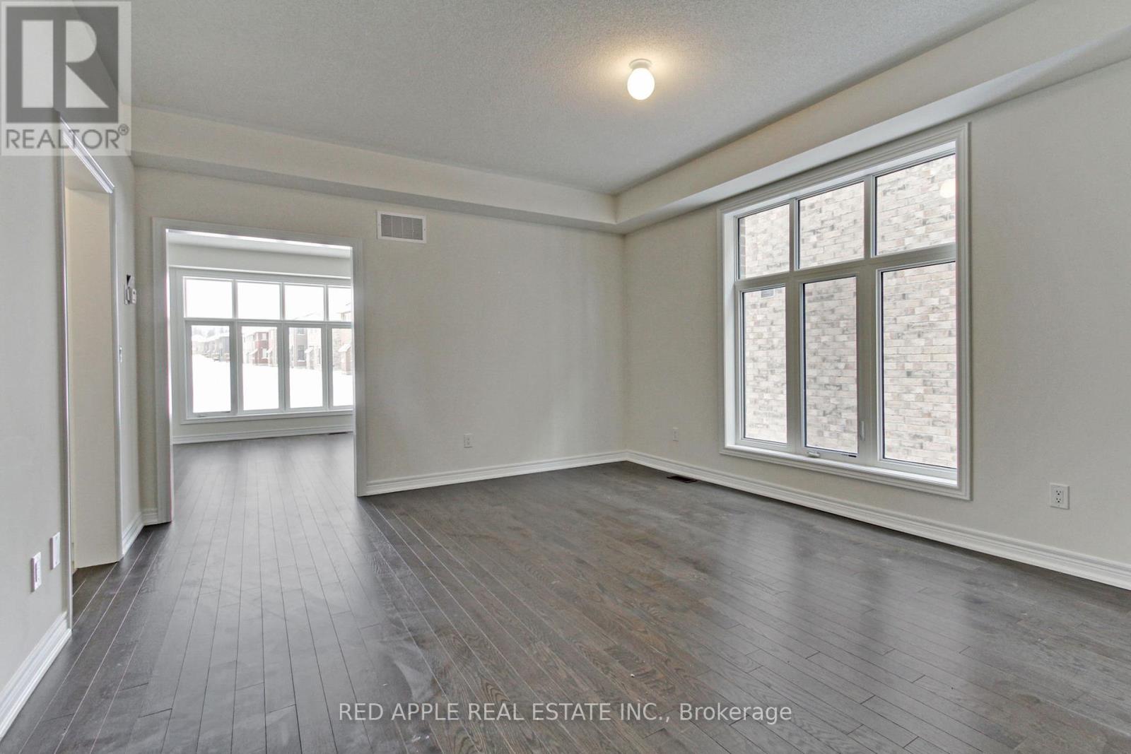 1519 Davis Loop Circle, Innisfil, Ontario  L0L 1W0 - Photo 7 - N12127718