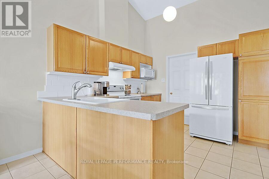 6 Briardale Crescent, Ottawa, Ontario  K2E 1C2 - Photo 15 - X12121005