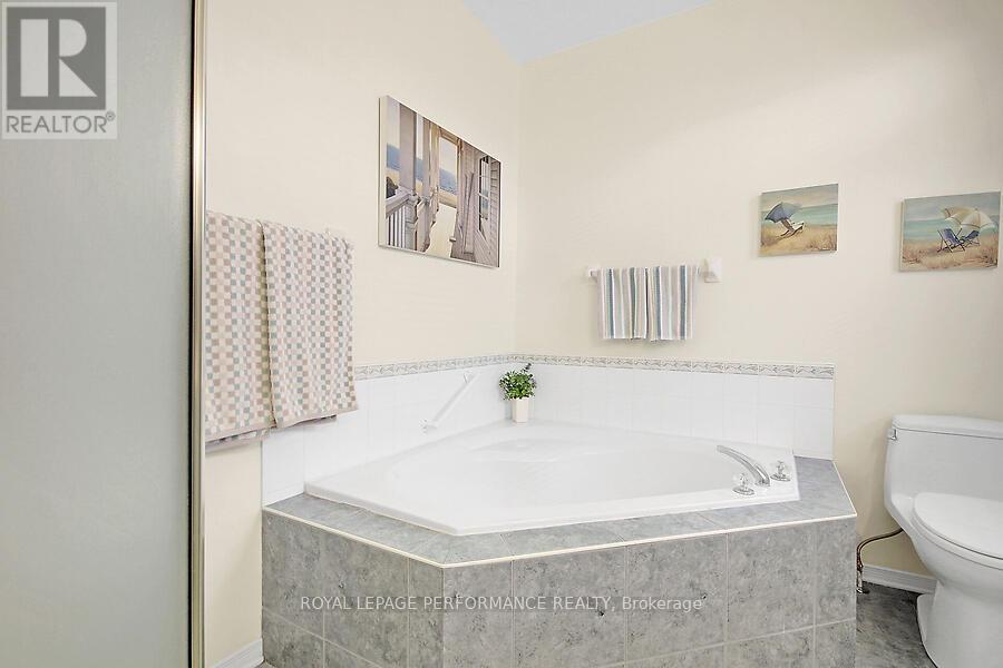 6 Briardale Crescent, Ottawa, Ontario  K2E 1C2 - Photo 32 - X12121005