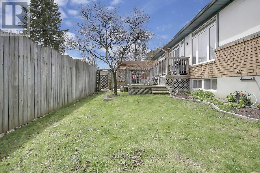 6 Briardale Crescent, Ottawa, Ontario  K2E 1C2 - Photo 49 - X12121005