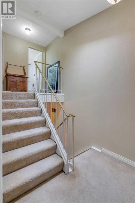 54 Canterbury Gardens Sw, Calgary, Alberta  T2W 2S9 - Photo 19 - A2218203