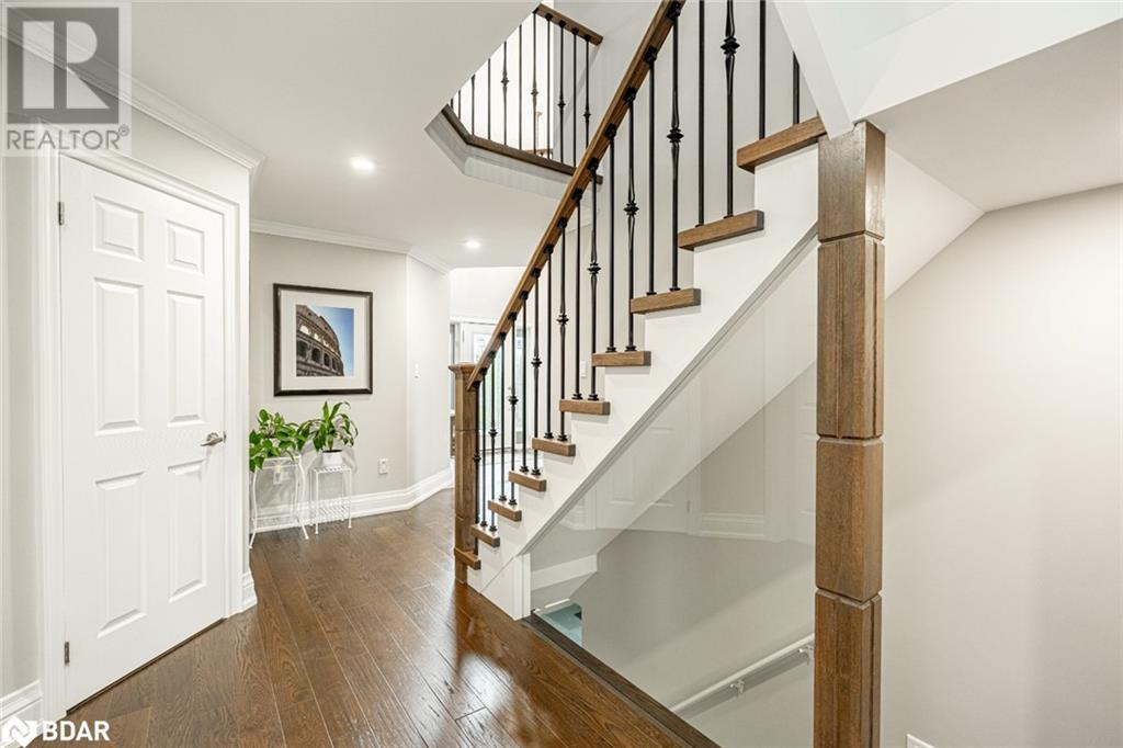 Property at 8 SANDALWOOD Court image 4
