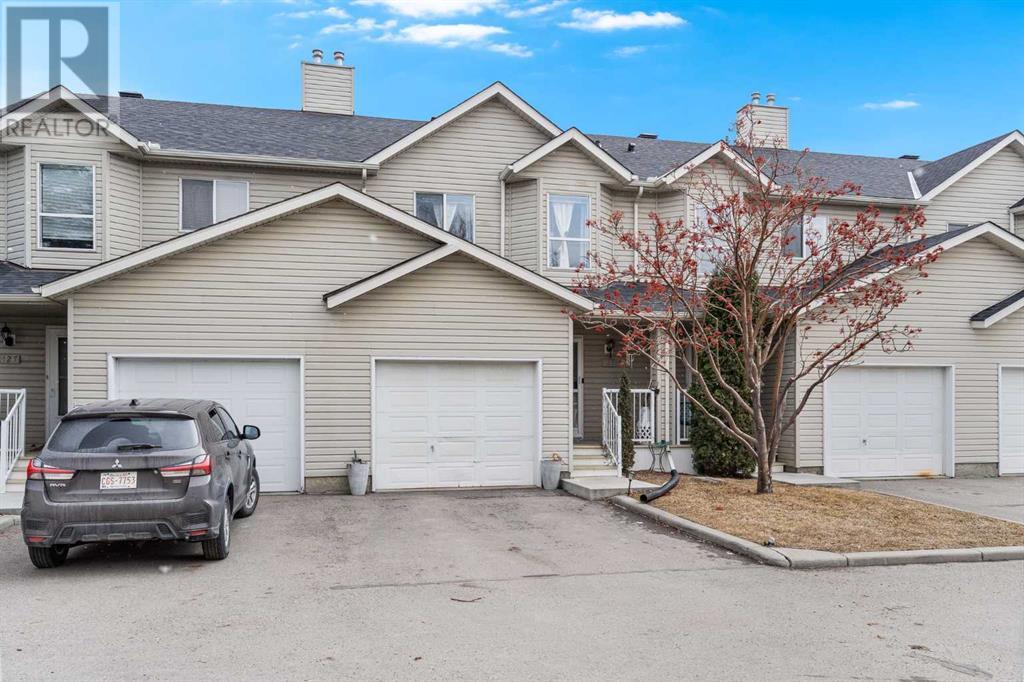 Property at 125 Mt Douglas Manor SE image 2