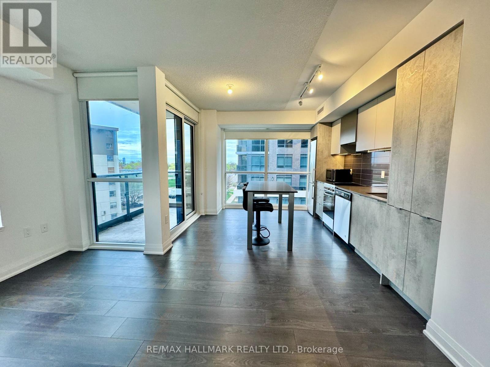 545 - 26 Gibbs Road, Toronto, Ontario  M9B 6L6 - Photo 8 - W12127635