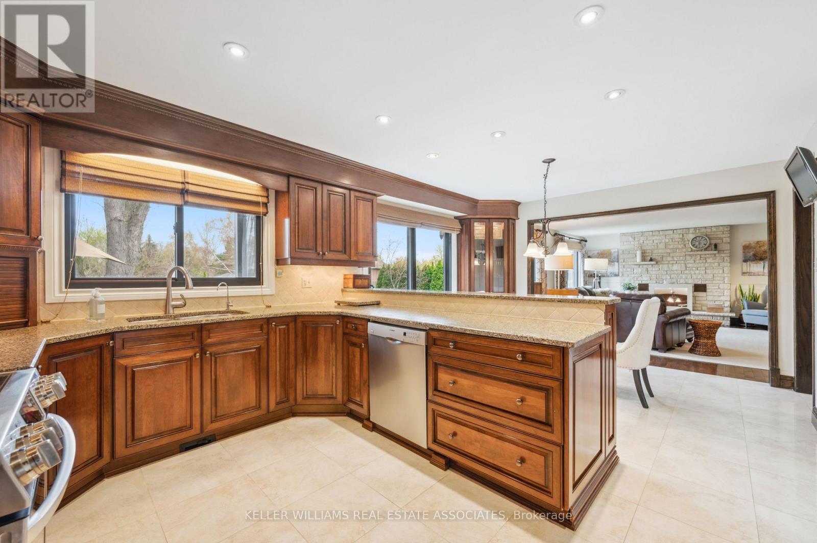 1702 Carrington Road, Mississauga, Ontario  L5M 2K2 - Photo 10 - W12127647