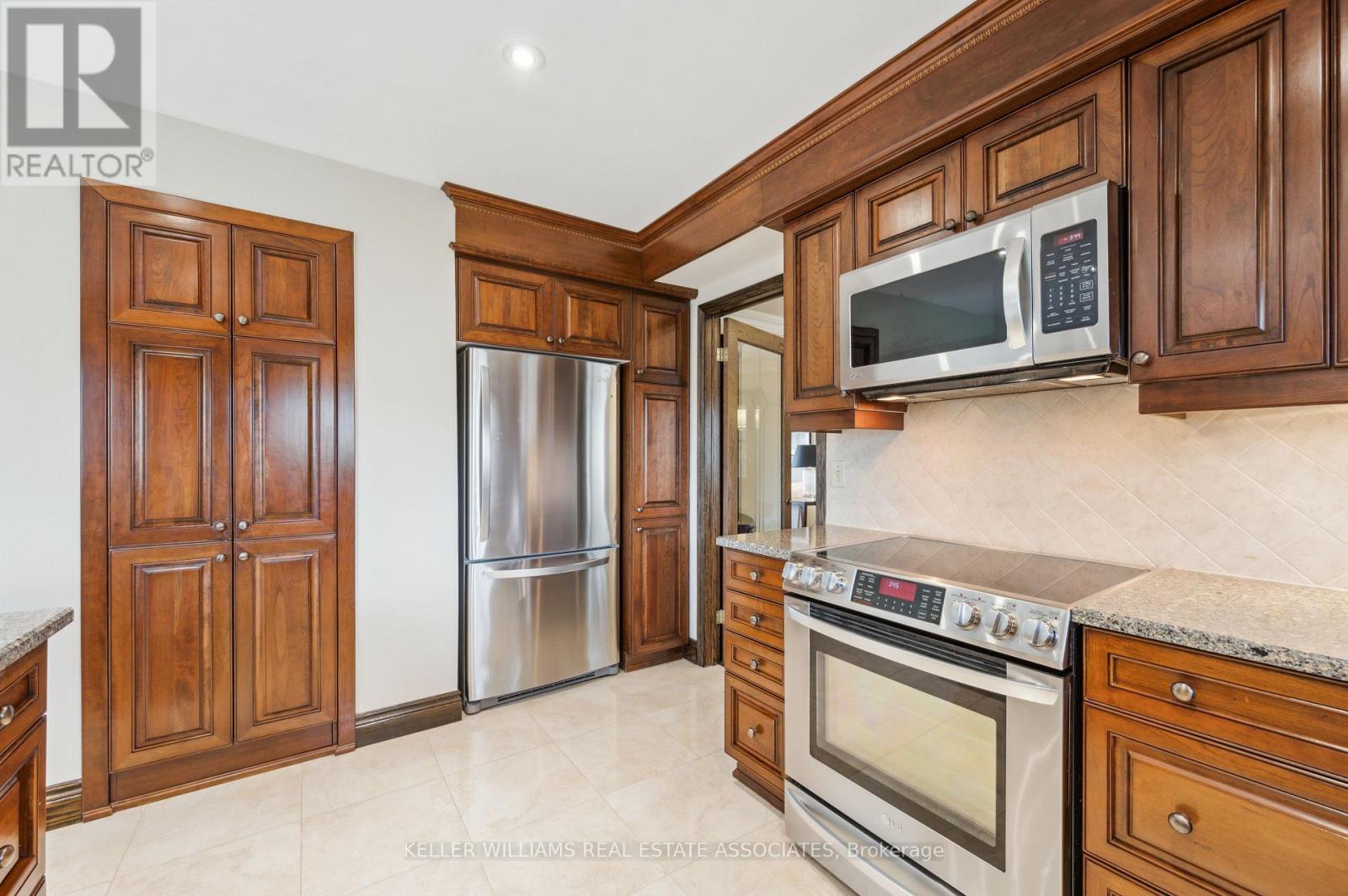 1702 Carrington Road, Mississauga, Ontario  L5M 2K2 - Photo 12 - W12127647