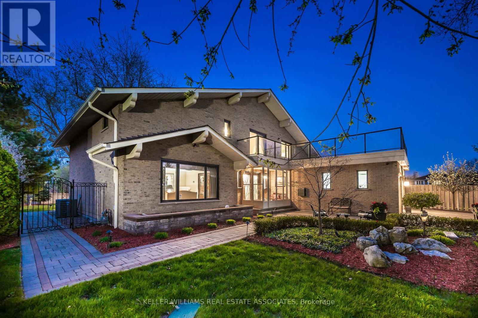1702 Carrington Road, Mississauga, Ontario  L5M 2K2 - Photo 3 - W12127647