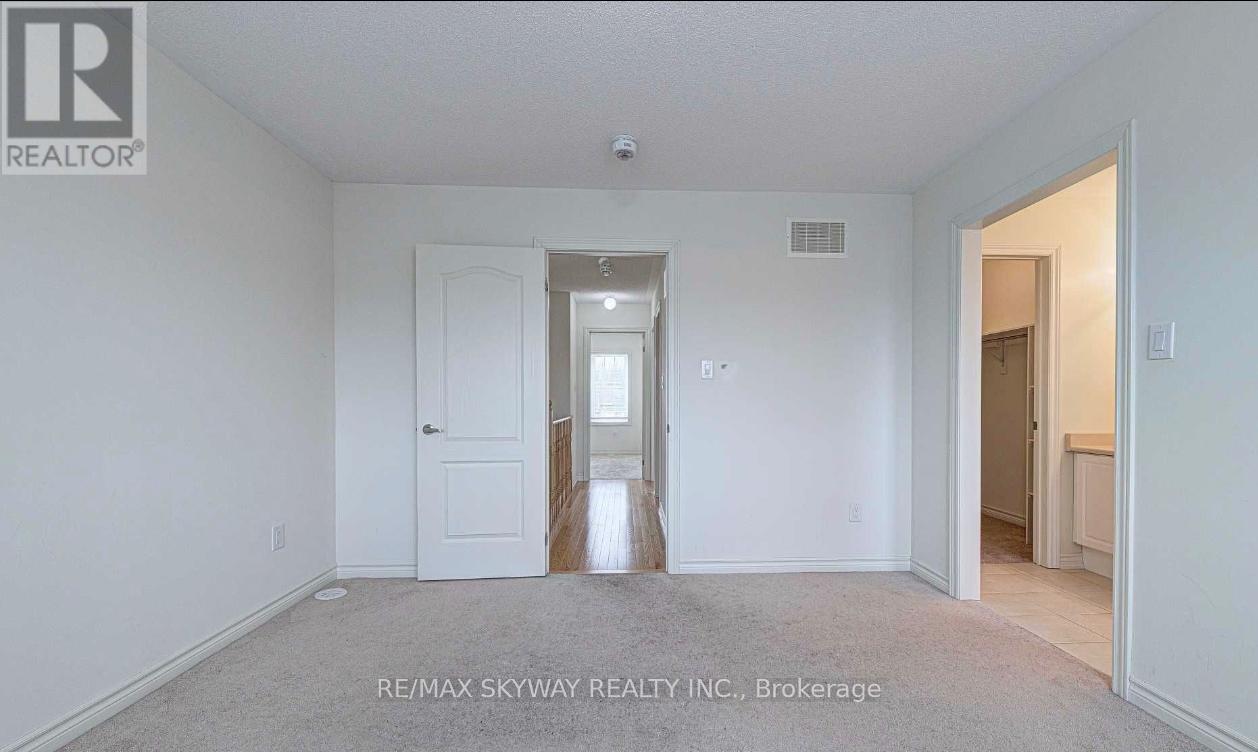 6 - 11 Autumnwood Avenue, Brampton, Ontario  L6Y 6G3 - Photo 8 - W12127747