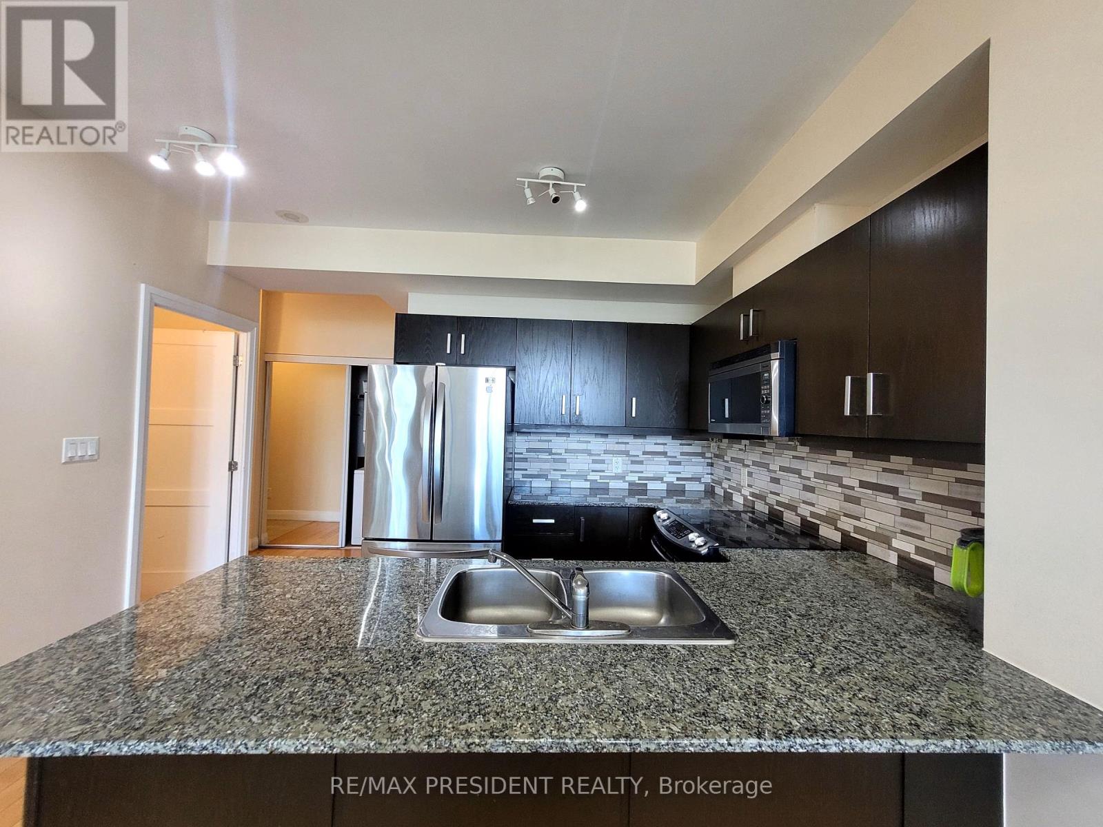 801 - 3504 Hurontario Street, Mississauga, Ontario  L5B 0B9 - Photo 7 - W12127755