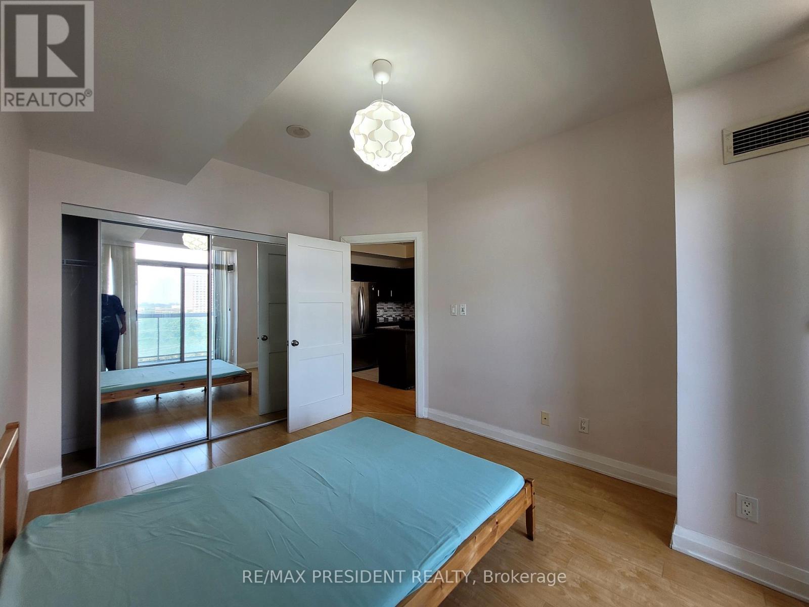 801 - 3504 Hurontario Street, Mississauga, Ontario  L5B 0B9 - Photo 9 - W12127755