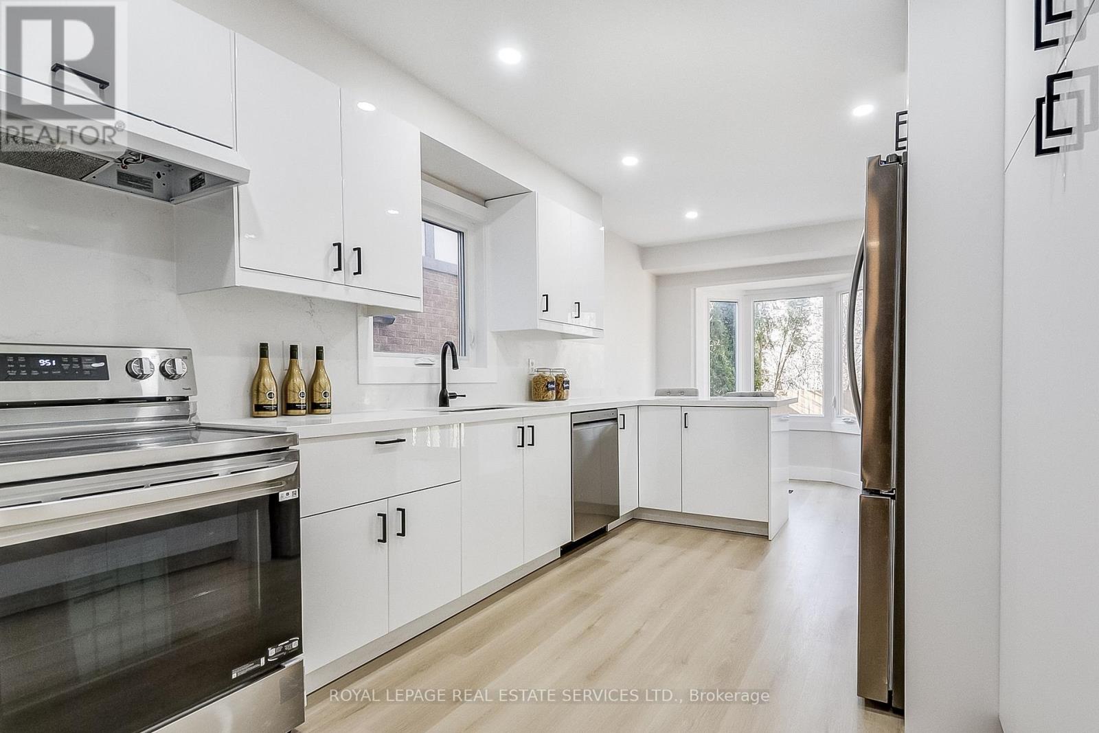 2192 Margot Street, Oakville, Ontario  L6H 3M1 - Photo 7 - W12127765