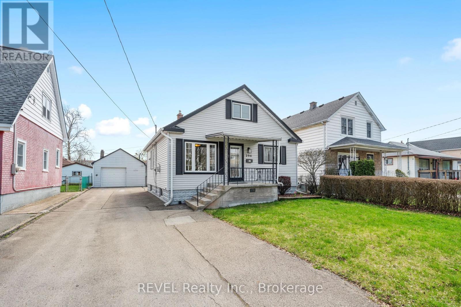 298 Mcalpine Avenue S, Welland, Ontario  L3B 1V2 - Photo 1 - X12127852