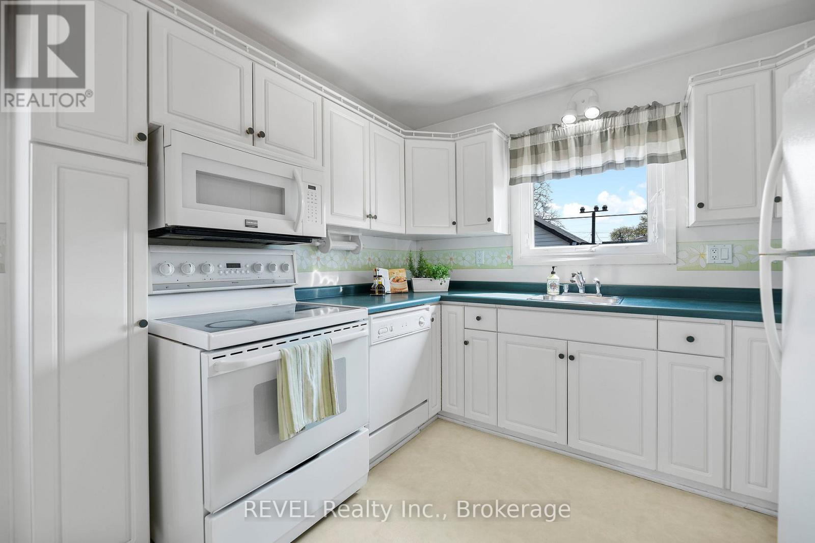 298 Mcalpine Avenue S, Welland, Ontario  L3B 1V2 - Photo 10 - X12127852