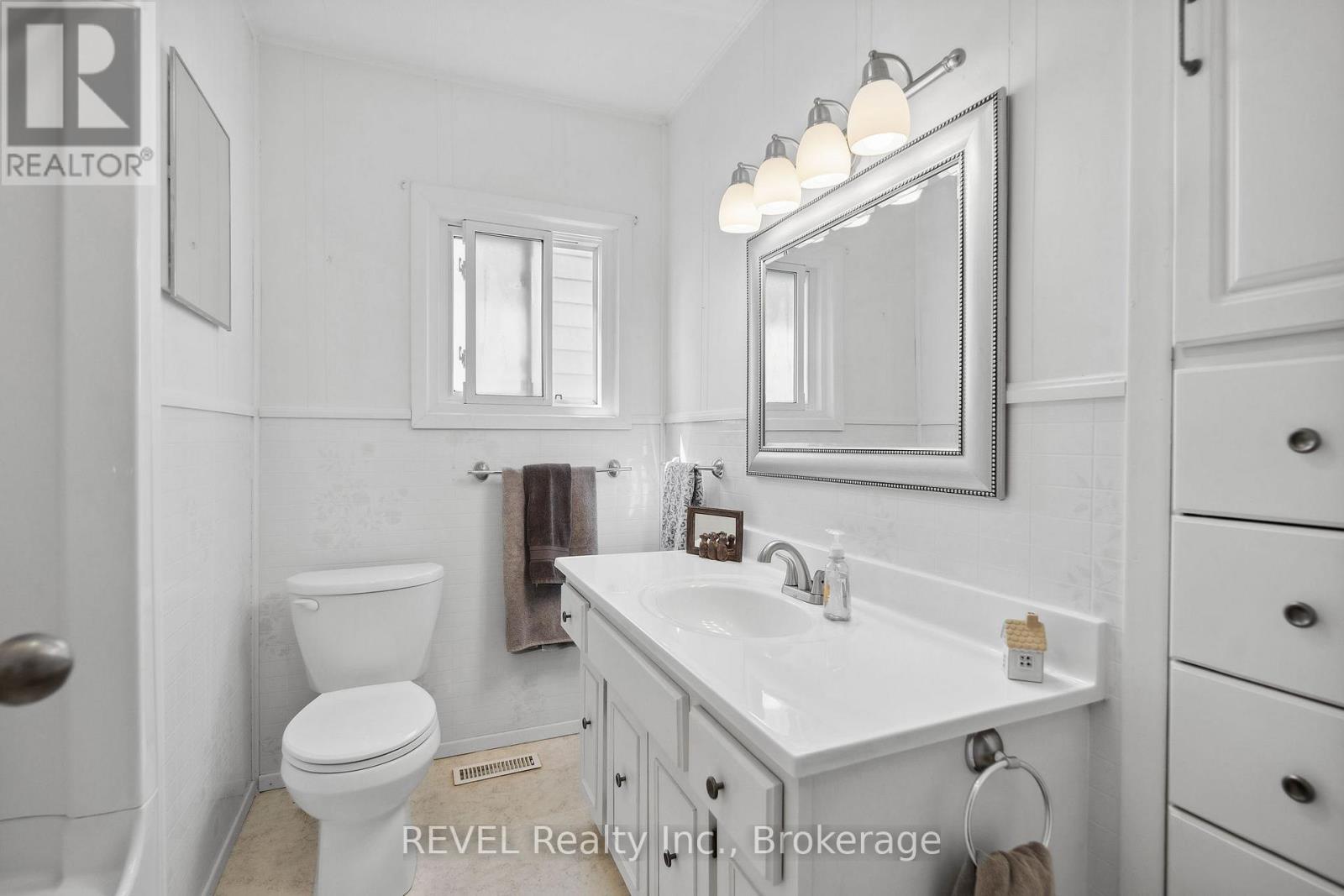 298 Mcalpine Avenue S, Welland, Ontario  L3B 1V2 - Photo 14 - X12127852