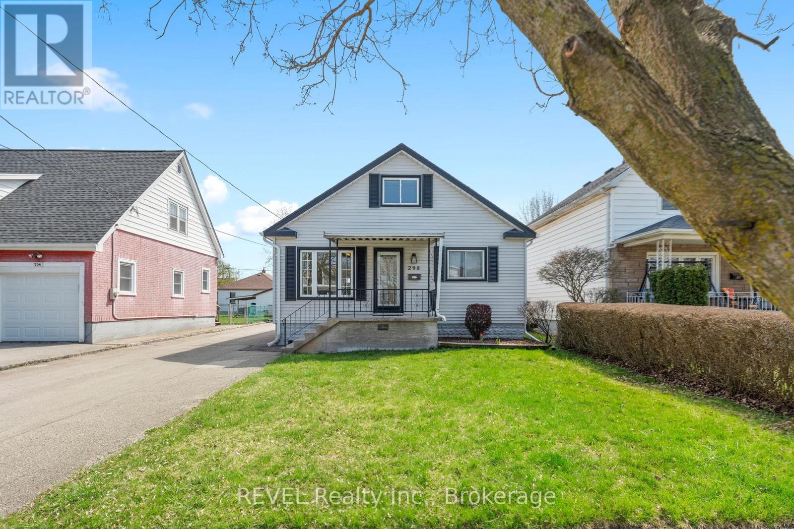 298 Mcalpine Avenue S, Welland, Ontario  L3B 1V2 - Photo 2 - X12127852