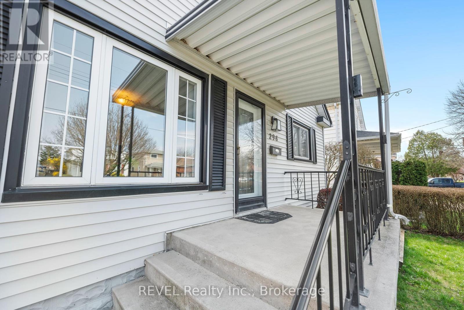 298 Mcalpine Avenue S, Welland, Ontario  L3B 1V2 - Photo 3 - X12127852
