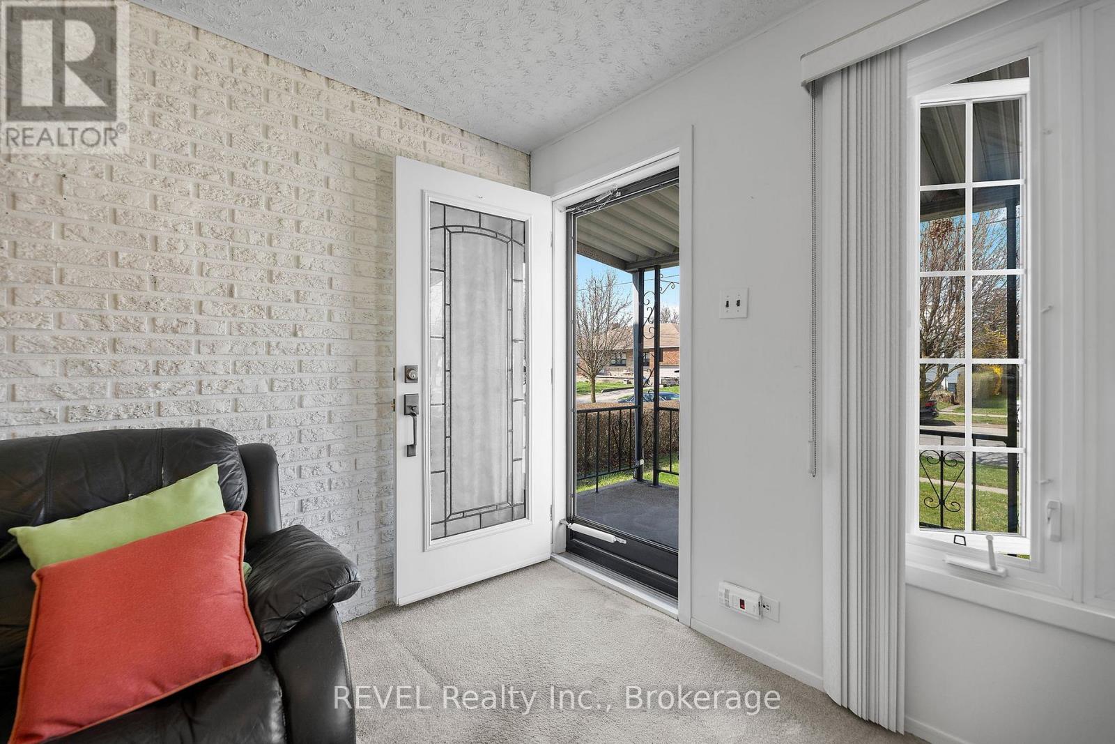 298 Mcalpine Avenue S, Welland, Ontario  L3B 1V2 - Photo 4 - X12127852