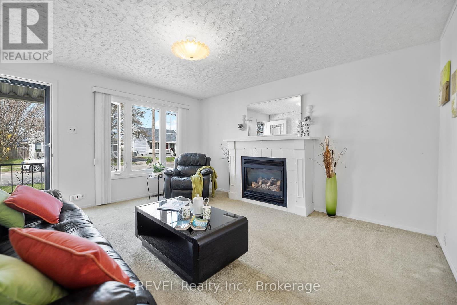 298 Mcalpine Avenue S, Welland, Ontario  L3B 1V2 - Photo 5 - X12127852