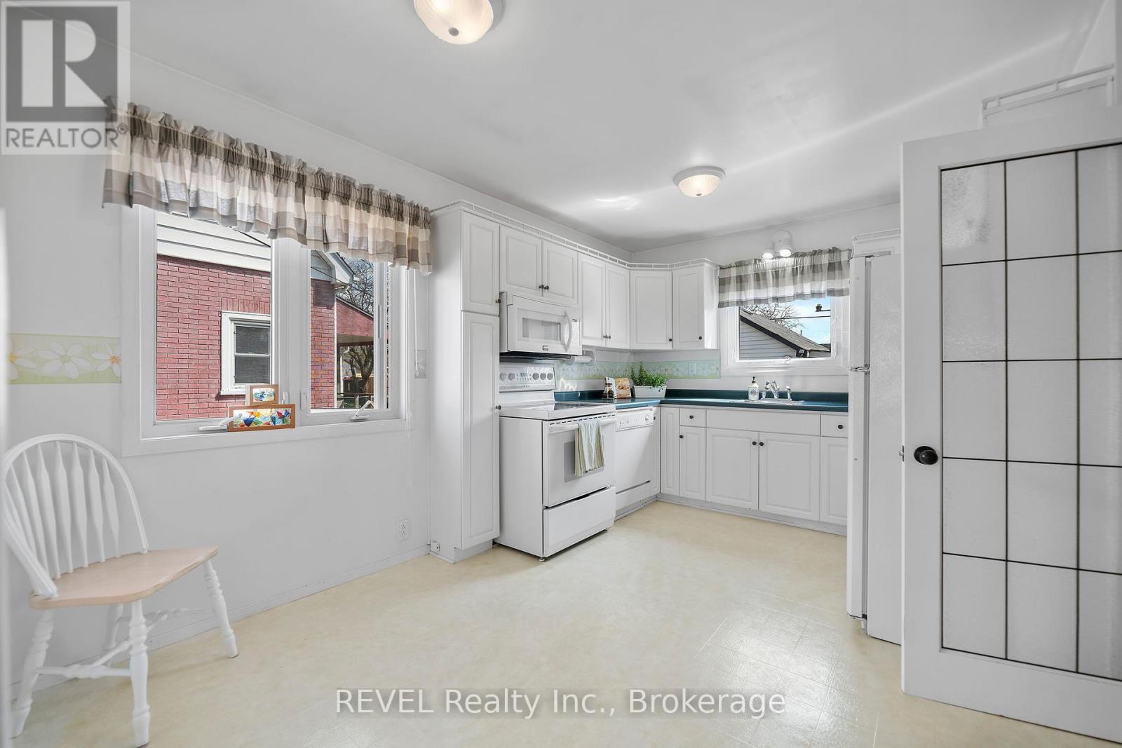298 Mcalpine Avenue S, Welland, Ontario  L3B 1V2 - Photo 8 - X12127852