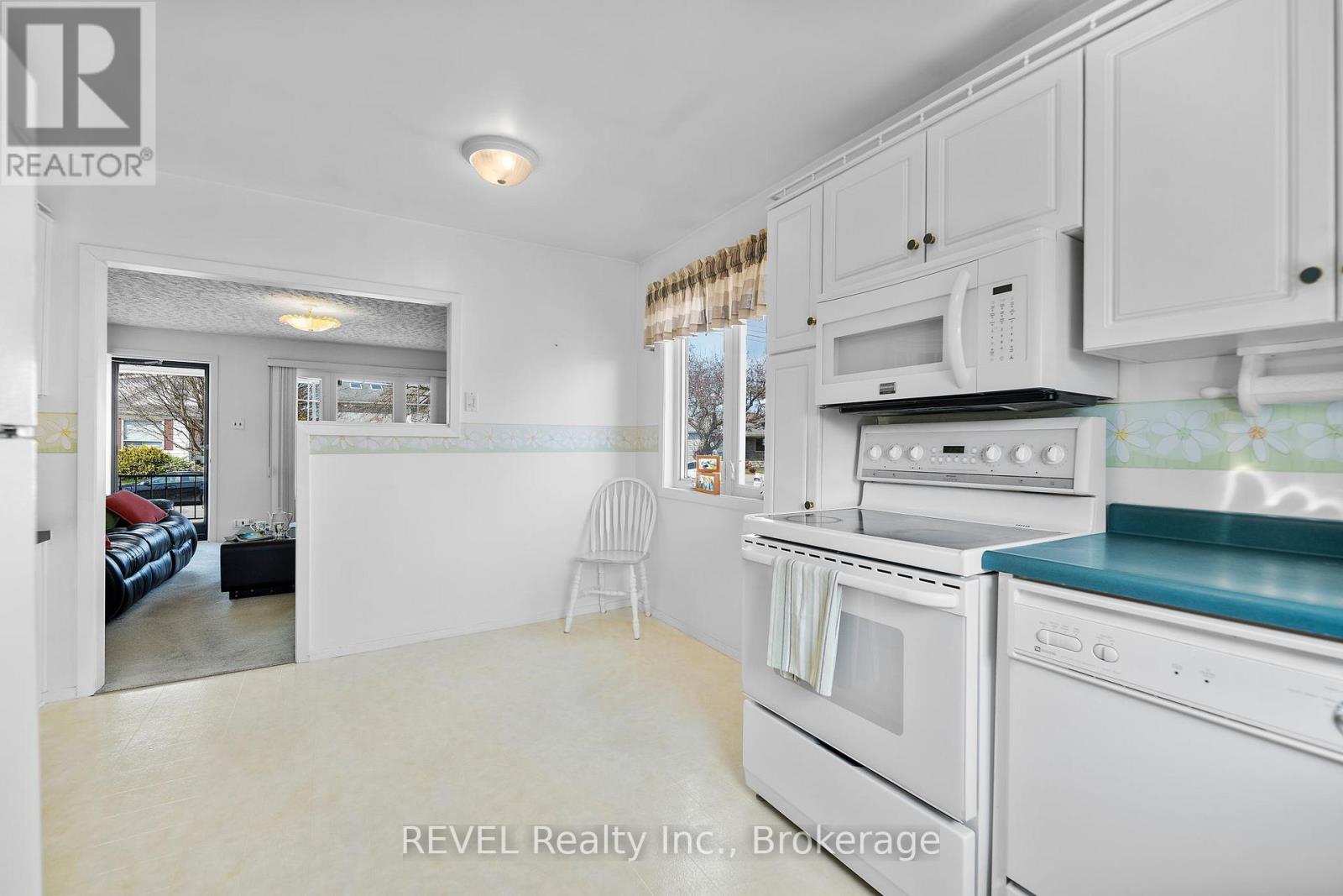 298 Mcalpine Avenue S, Welland, Ontario  L3B 1V2 - Photo 9 - X12127852