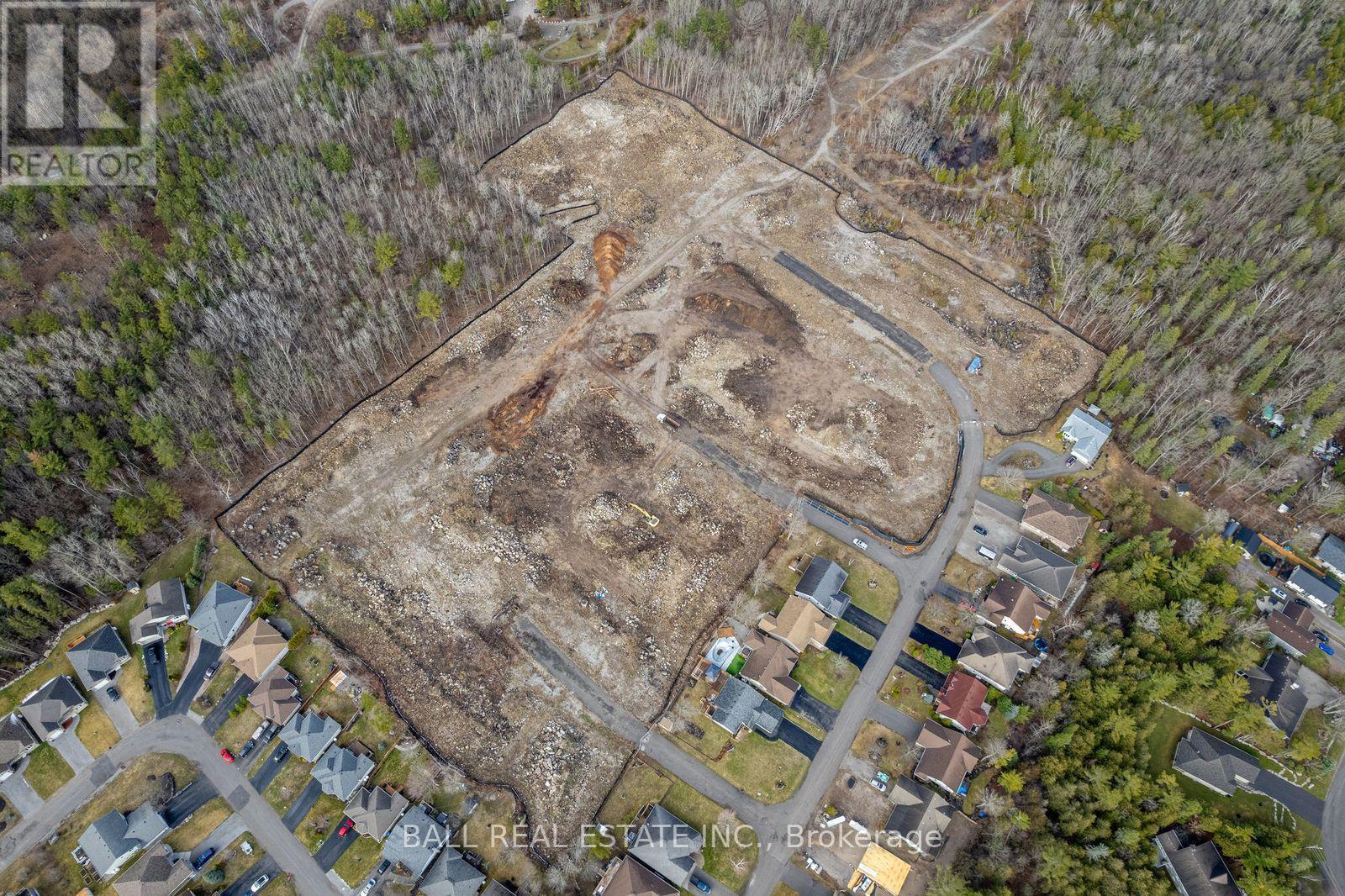 13 Hemlock Crescent, Kawartha Lakes, Ontario  K0M 1A0 - Photo 10 - X12117444