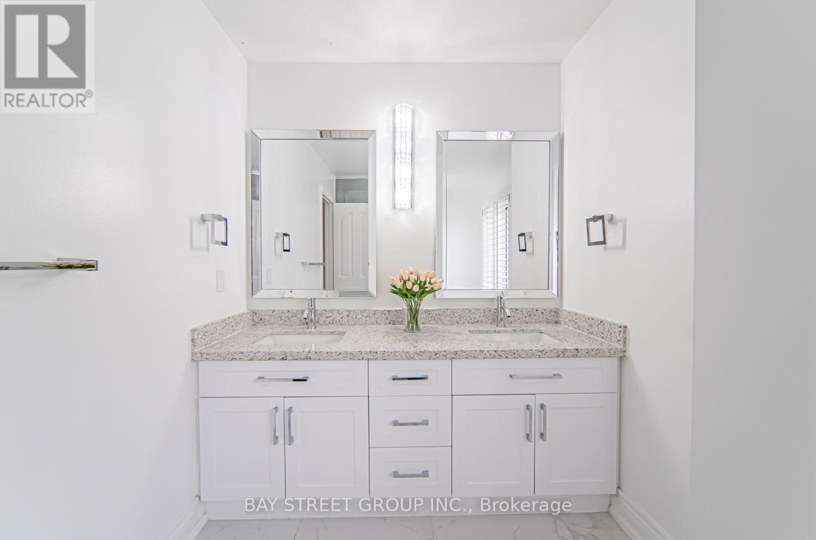 39 Alexandra Wood, Richmond Hill, Ontario  L4B 2L1 - Photo 27 - N12127626