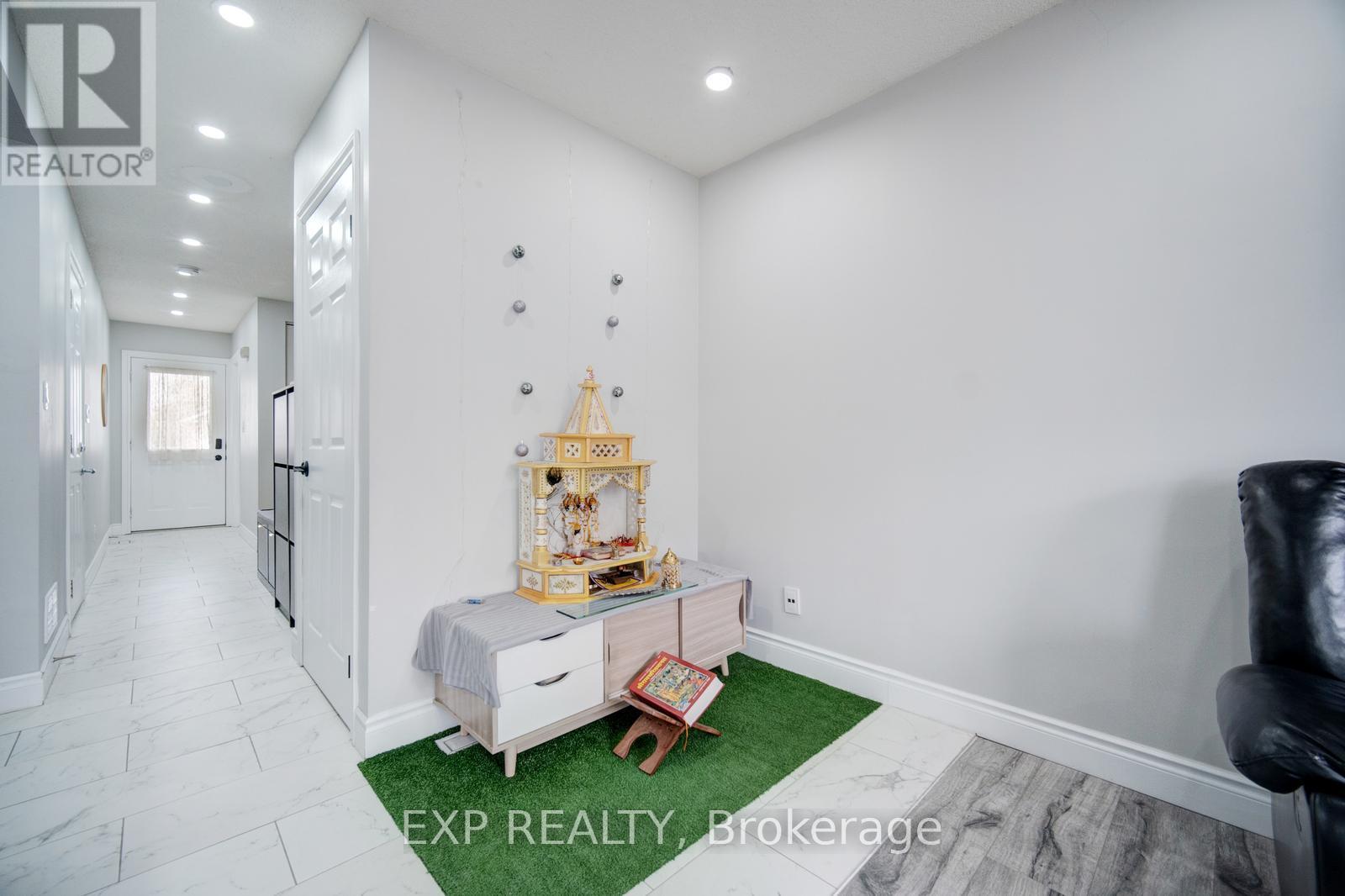 179 Henhoeffer Crescent, Kitchener, Ontario  N2E 4H1 - Photo 8 - X12127628