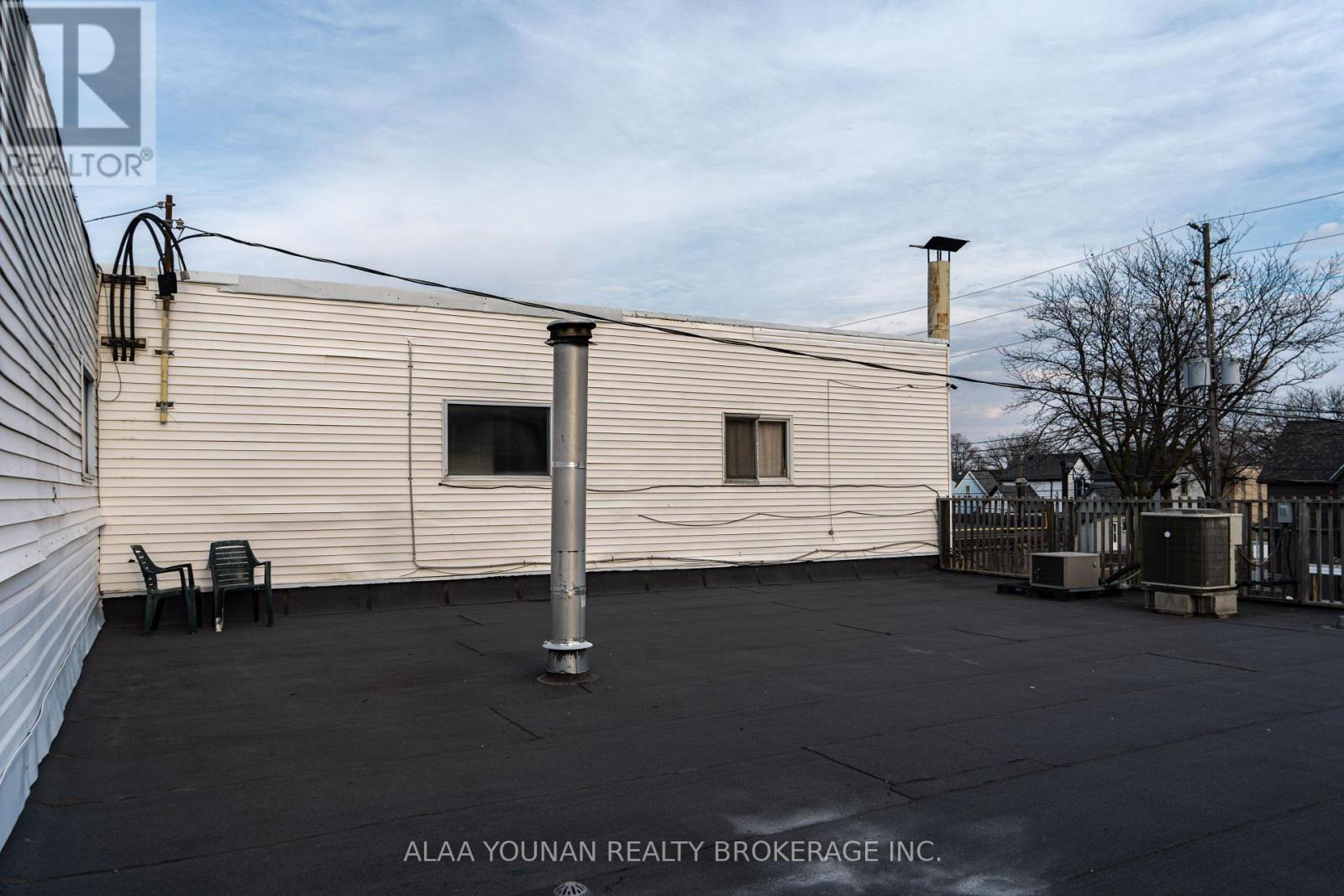 679 Wyandotte Street E, Windsor, Ontario  N9A 3J3 - Photo 17 - X12127630