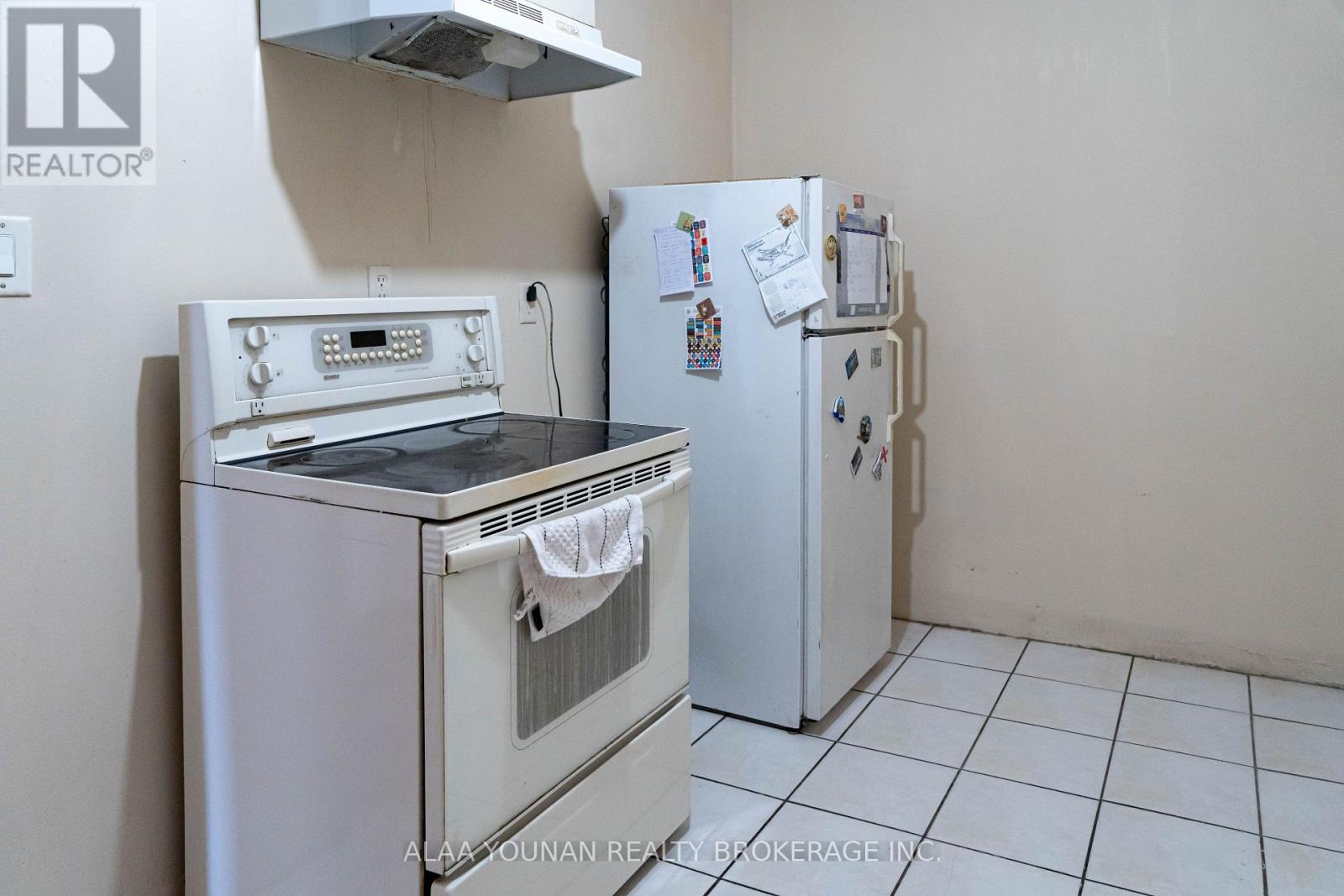 679 Wyandotte Street E, Windsor, Ontario  N9A 3J3 - Photo 27 - X12127630