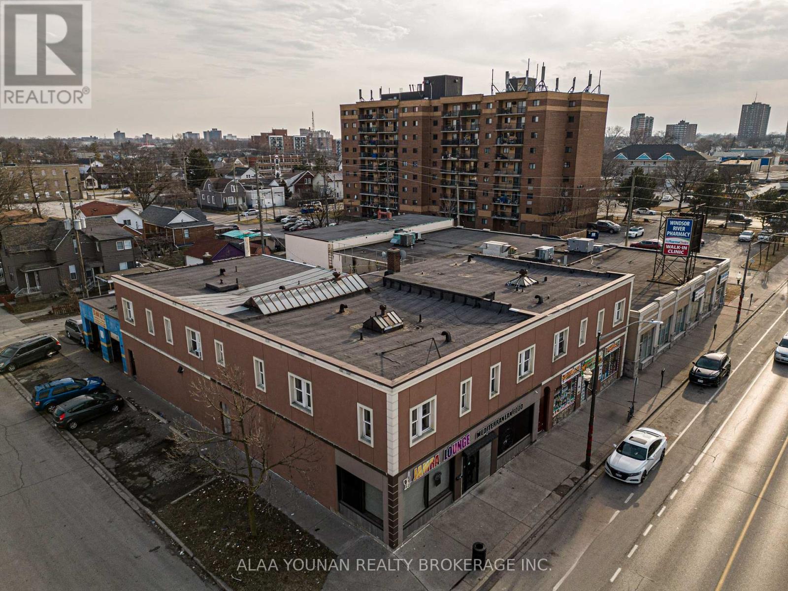 Property at 679 WYANDOTTE STREET E image 3
