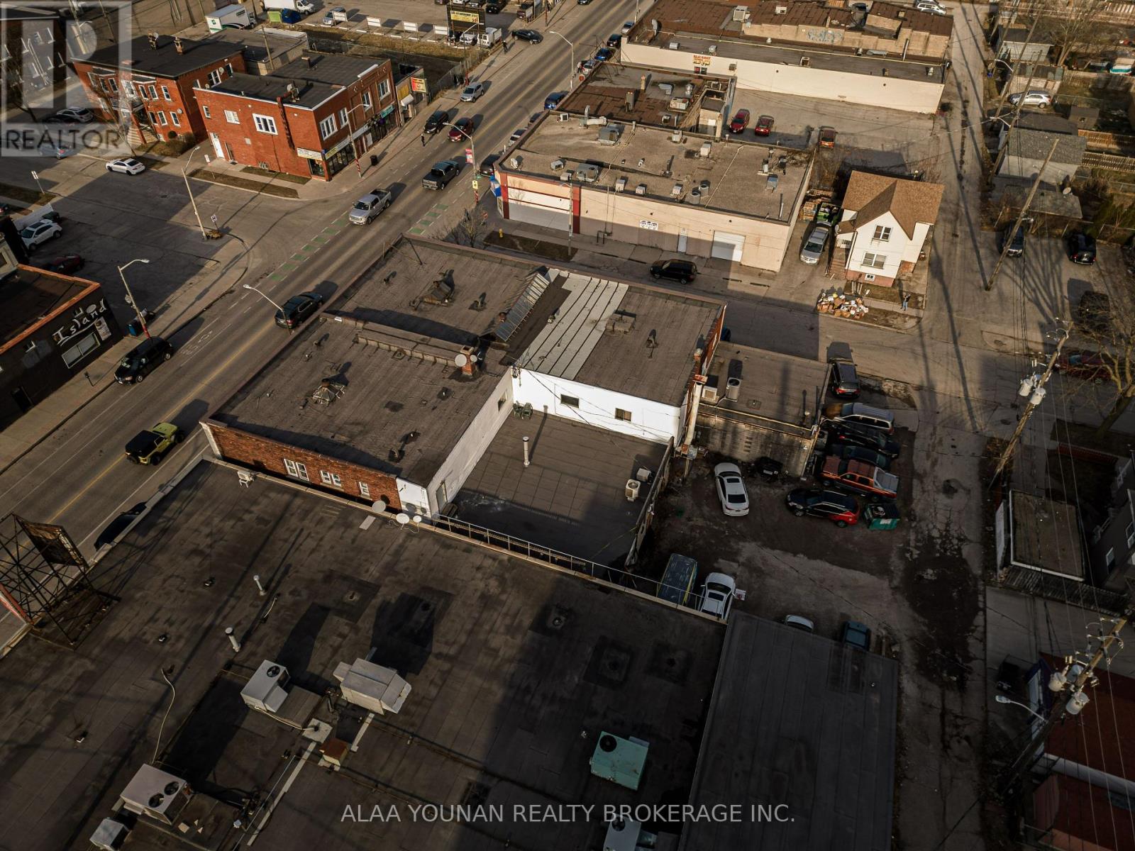 679 Wyandotte Street E, Windsor, Ontario  N9A 3J3 - Photo 8 - X12127630