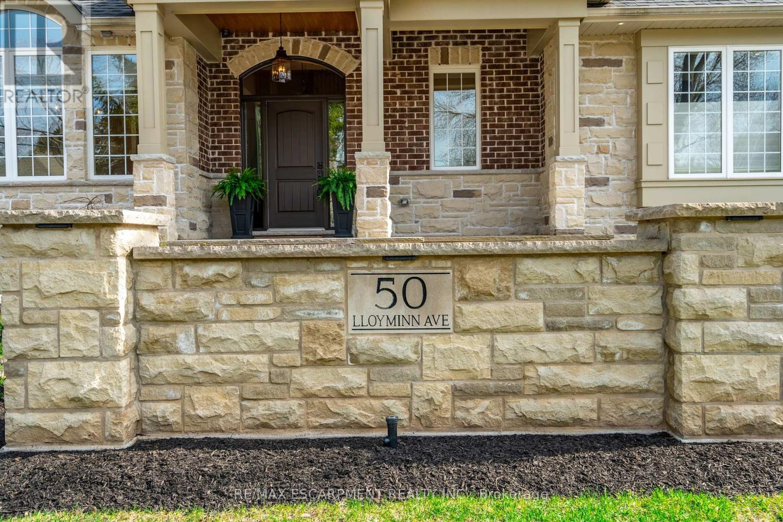 Property at 50 LLOYMINN AVENUE image 3