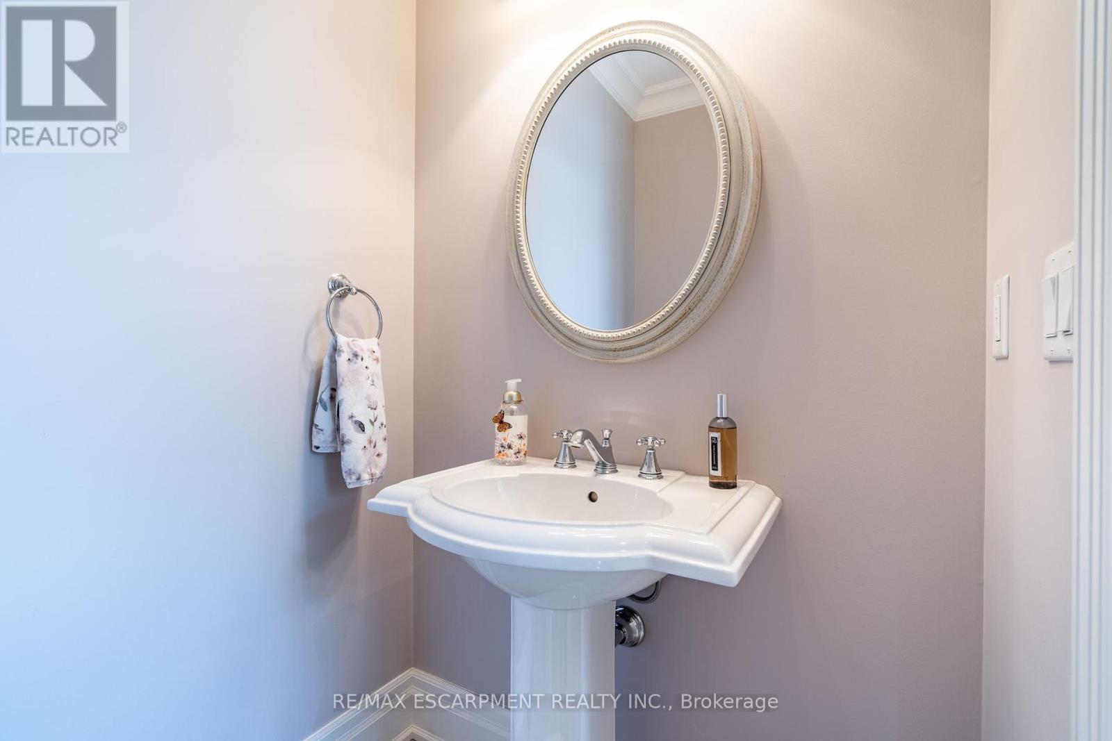 50 Lloyminn Avenue, Hamilton, Ontario  L9G 1H3 - Photo 8 - X12127638