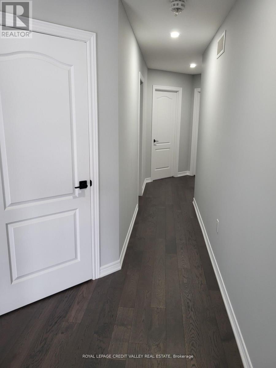 50 Fairgrounds Drive, Hamilton (Binbrook), Ontario  L0R 1C0 - Photo 18 - X12127810