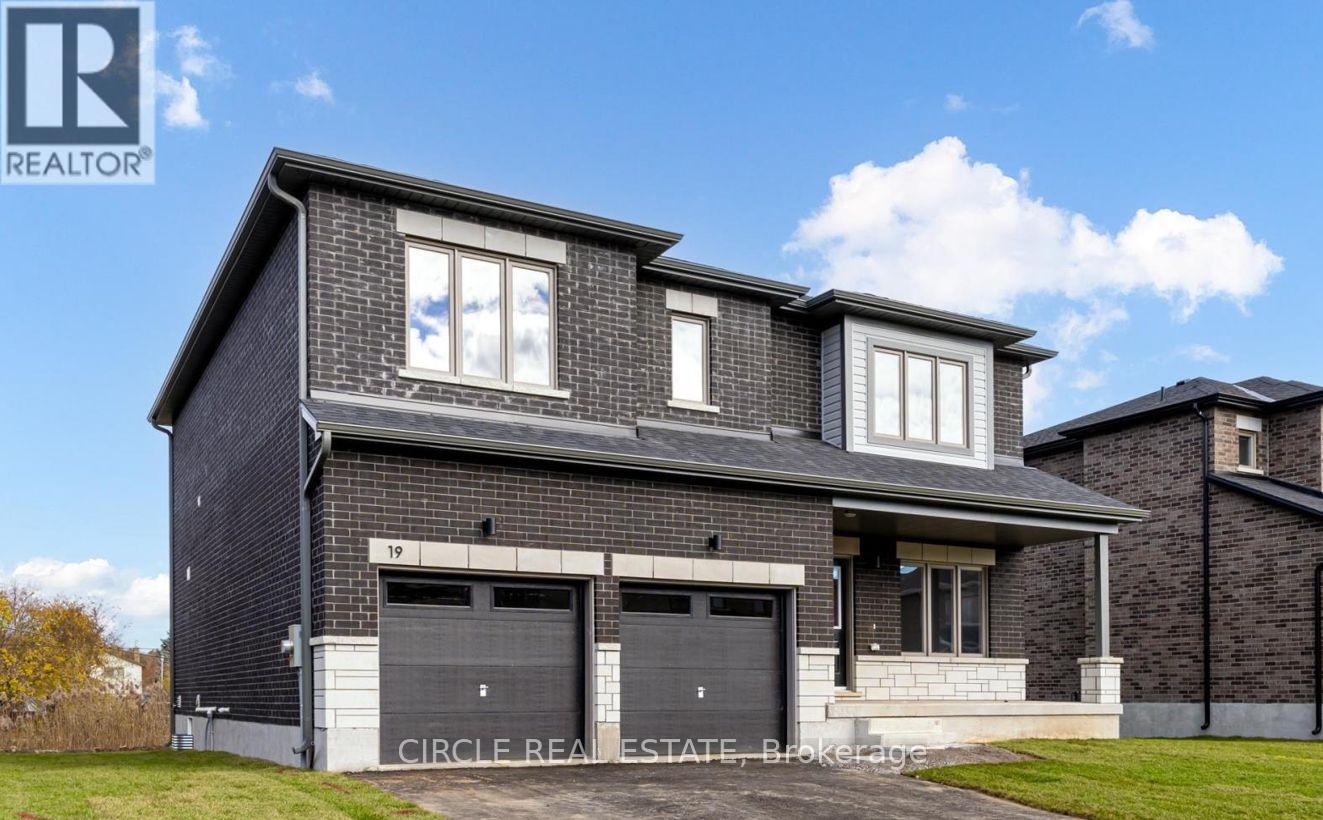 19 Tulip Crescent, Norfolk, Ontario  N3Y 0G8 - Photo 3 - X12121377