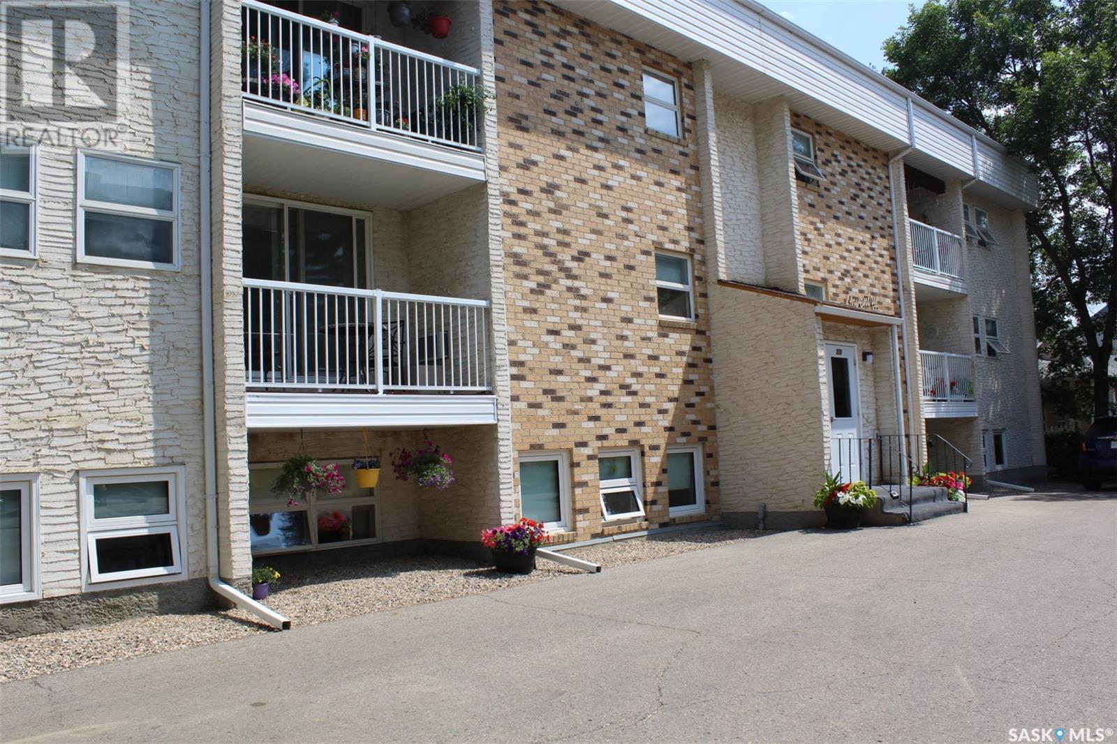 13 228 3rd STREET, weyburn, Saskatchewan