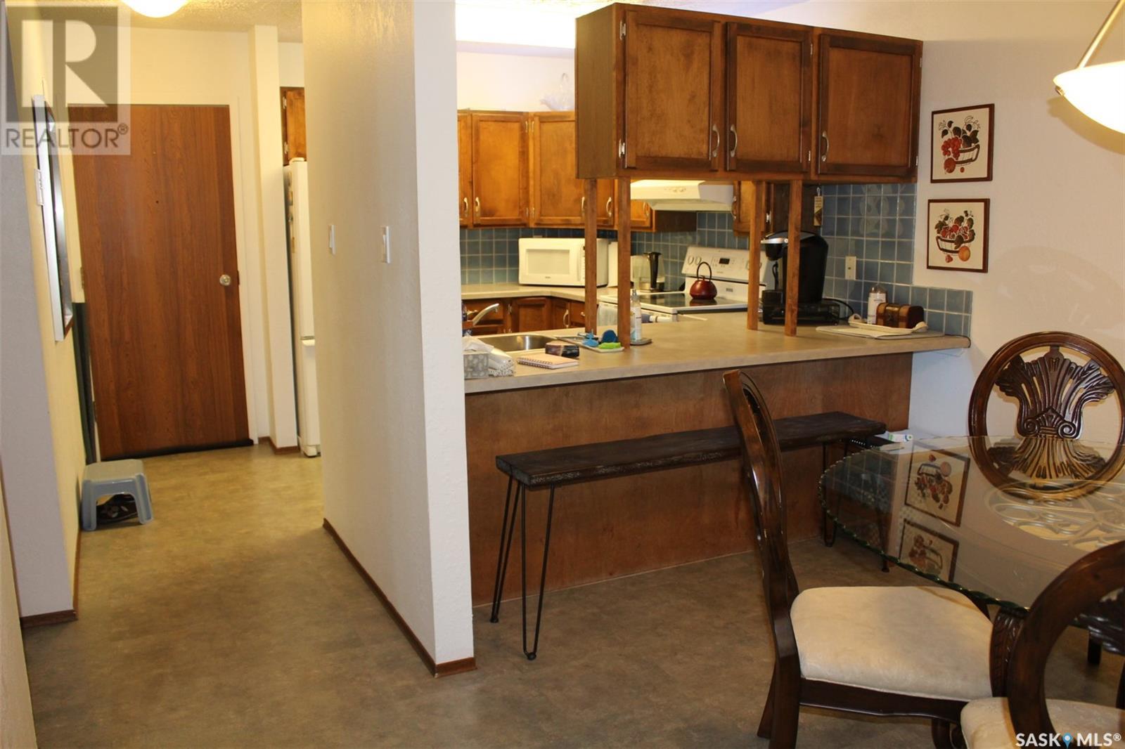 13 228 3rd Street, Weyburn, Saskatchewan  S4H 0W6 - Photo 3 - SK004831