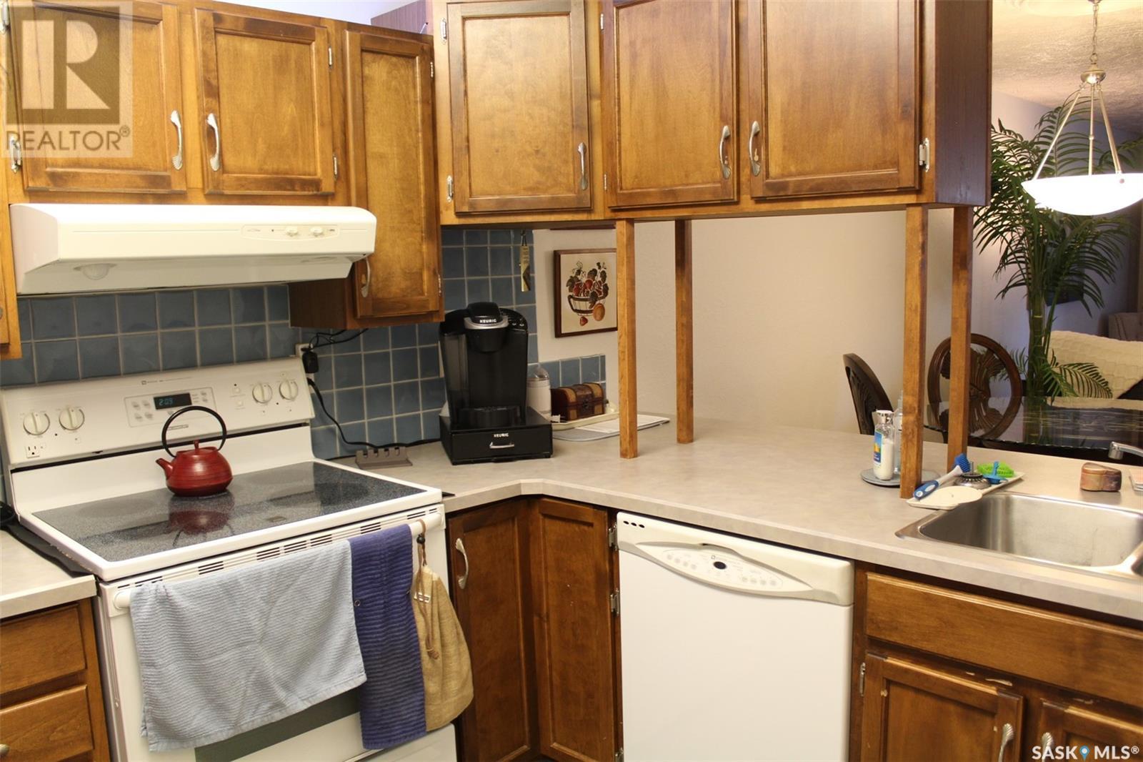 13 228 3rd Street, Weyburn, Saskatchewan  S4H 0W6 - Photo 4 - SK004831