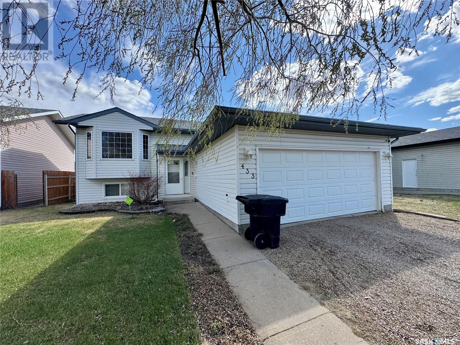 Property at 433 Adams CRESCENT image 1