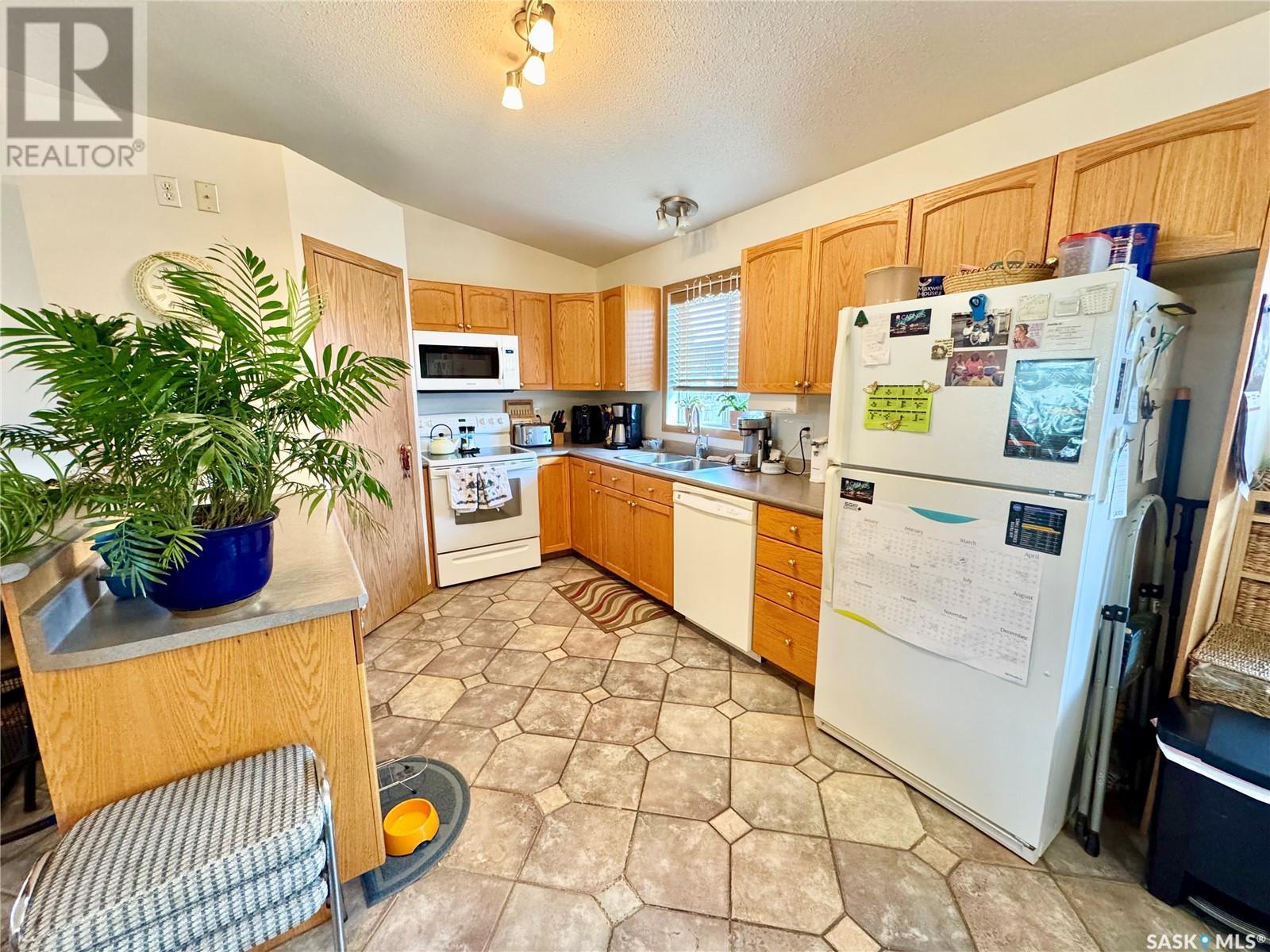 Property at 433 Adams CRESCENT image 4