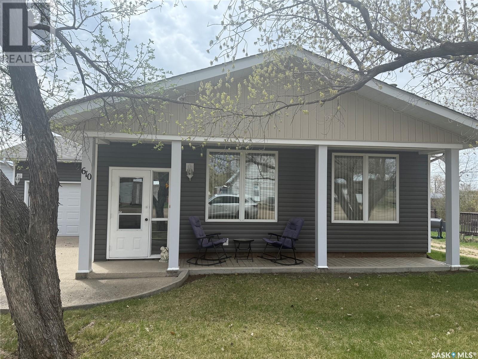 610 Carbon Avenue, Bienfait, Saskatchewan  S0C 0M0 - Photo 2 - SK004798