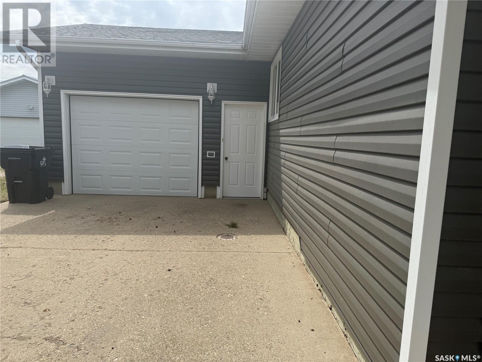 610 Carbon Avenue, Bienfait, Saskatchewan  S0C 0M0 - Photo 3 - SK004798