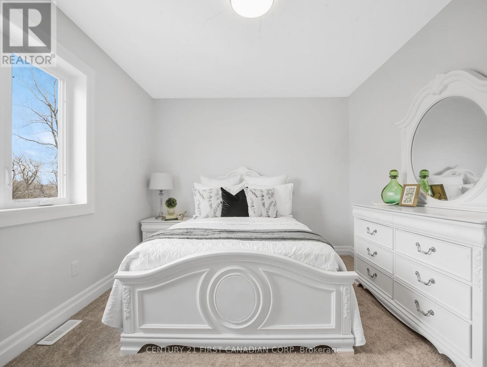 207 Union Avenue, Middlesex Centre, Ontario  N0L 1R0 - Photo 24 - X12127817